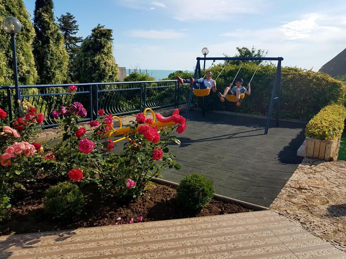 Family Hotel Venera Каварна Экстерьер фото