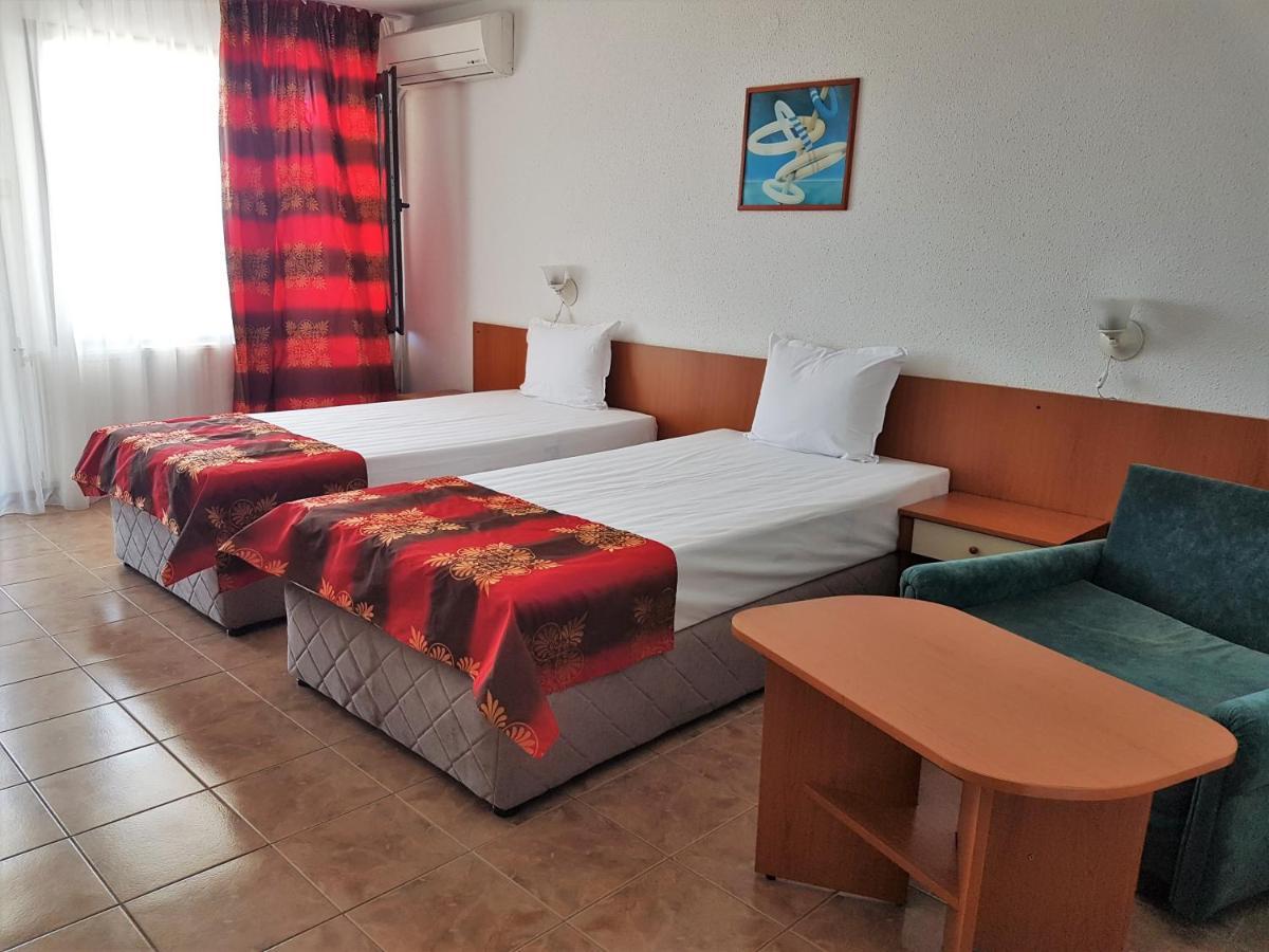 Family Hotel Venera Каварна Экстерьер фото