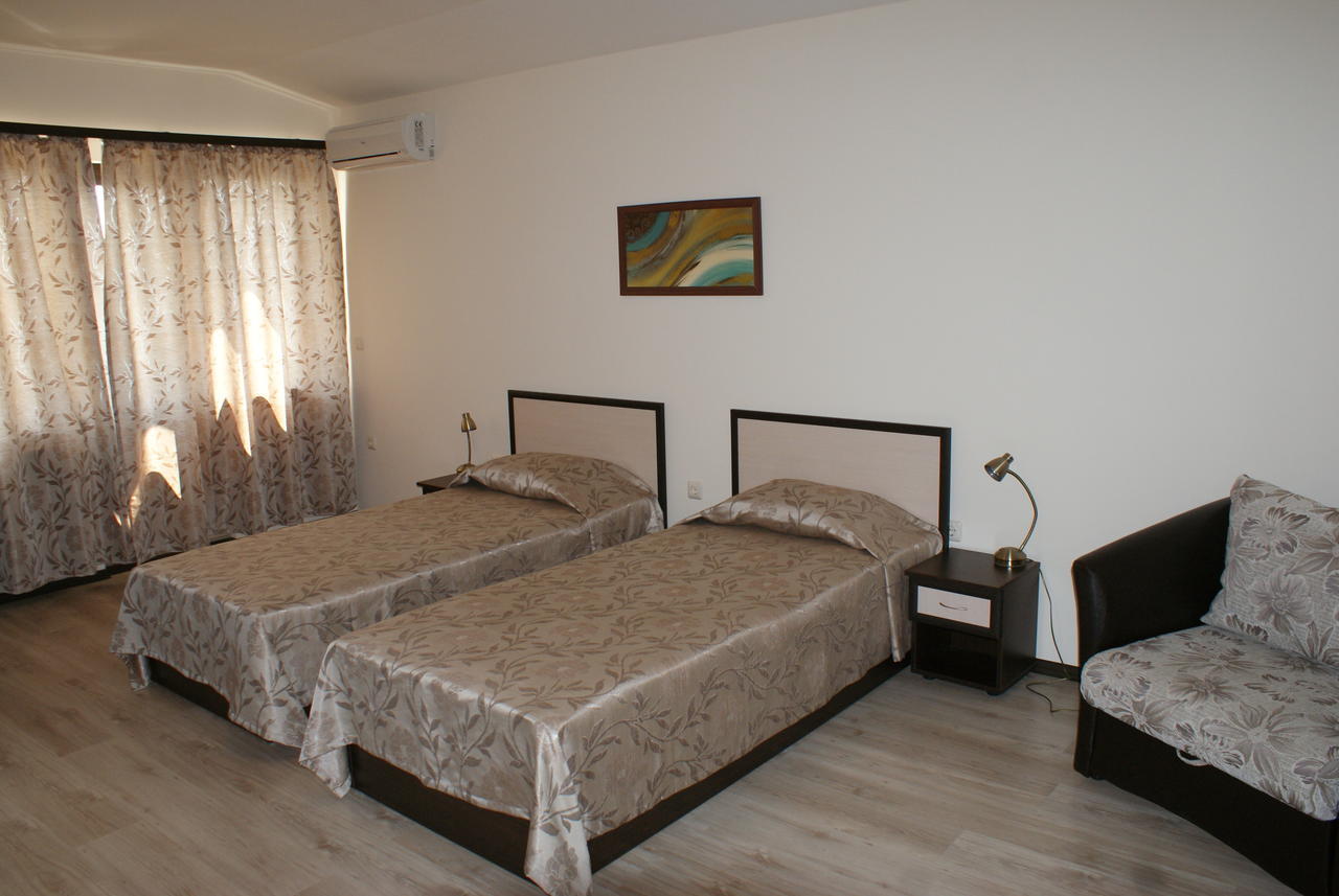 Family Hotel Venera Каварна Экстерьер фото