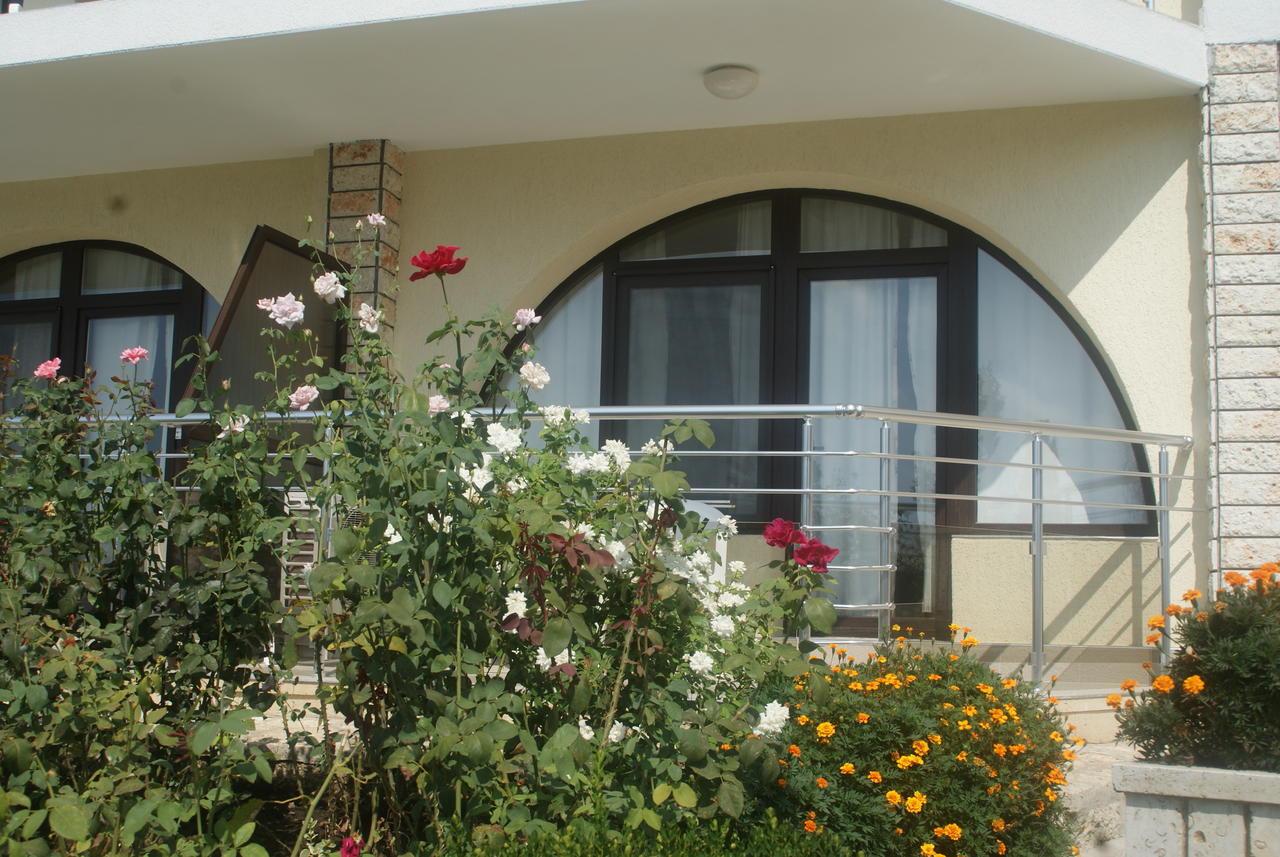 Family Hotel Venera Каварна Экстерьер фото